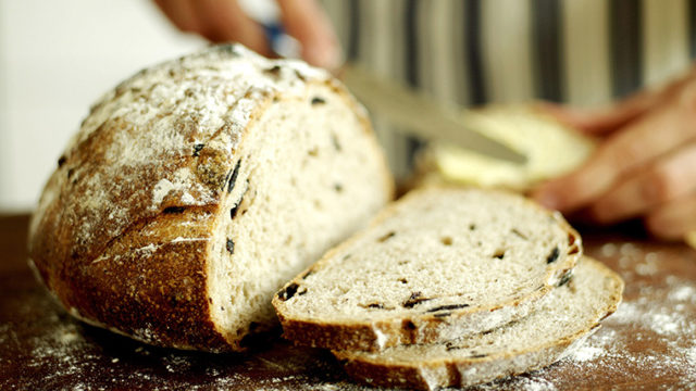 「丸パン」（食パン）はイギリス英語で何と言いますか？イギリスの地方によるパンの言い方の違い