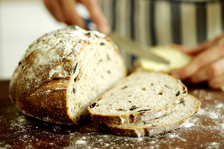 「丸パン」（食パン）はイギリス英語で何と言いますか？イギリスの地方によるパンの言い方の違い